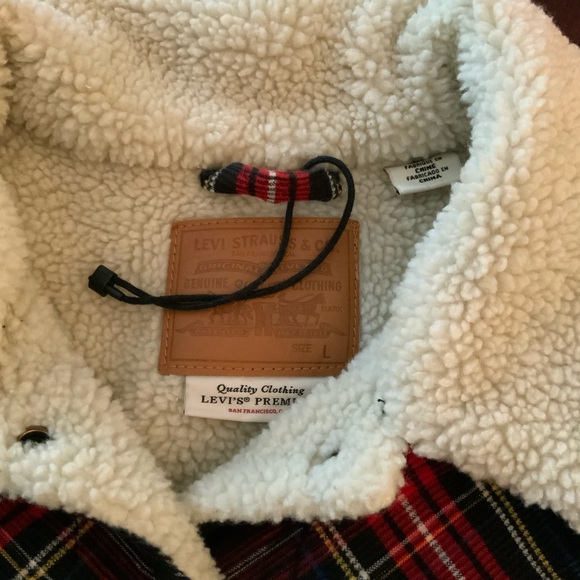 NWOT Levi’s Ladies 90’s Trucker Sherpa jacket - Size Large - Picture 2 of 11